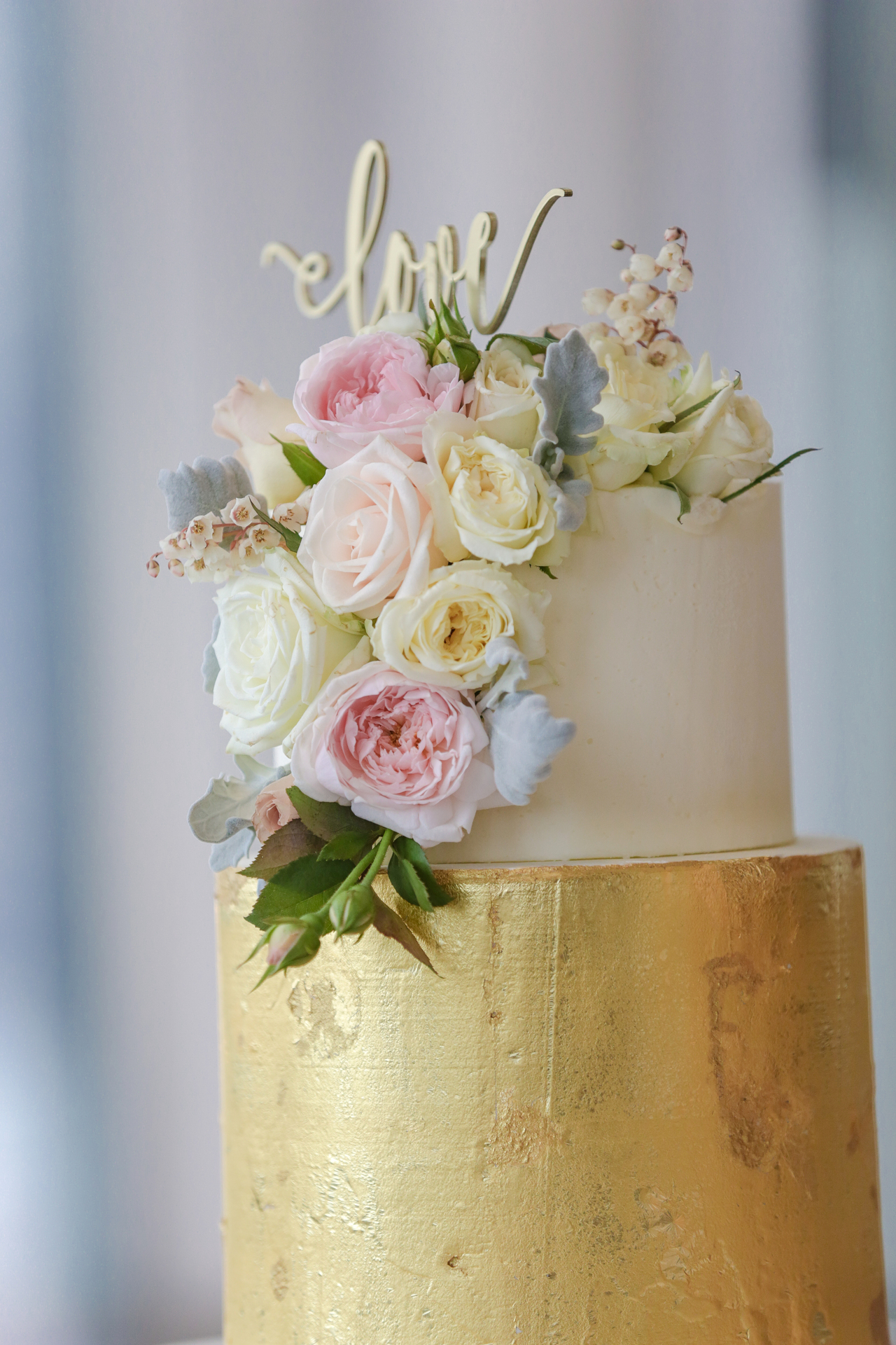 sydney wedding cake with love sign