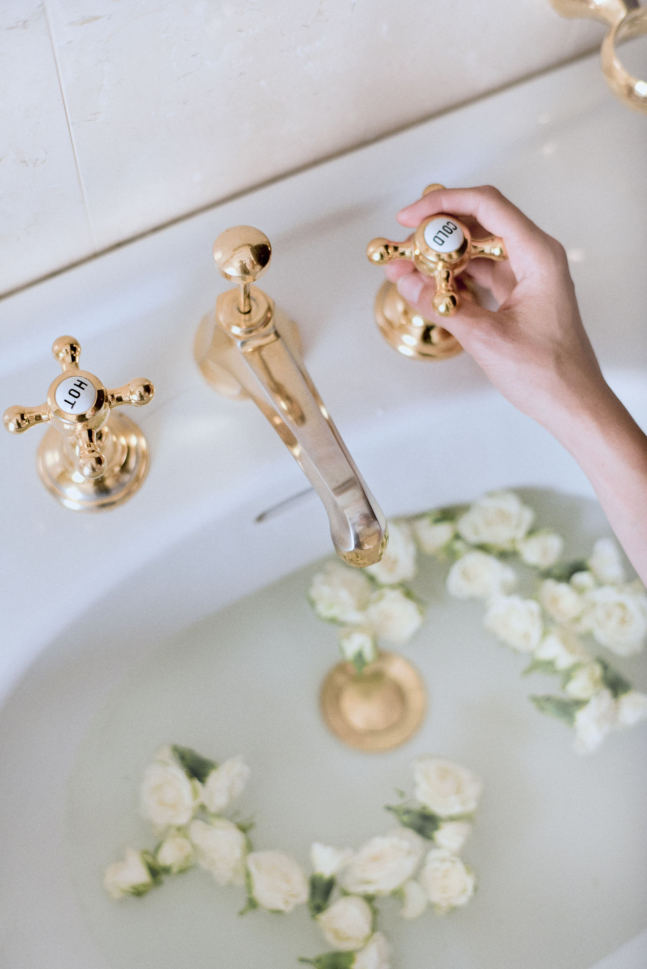 bride getting ready @ The Windsor Hotel